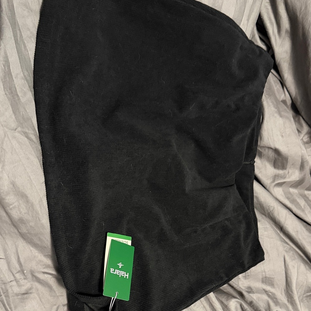 HALARA Elegant Black Skirt
